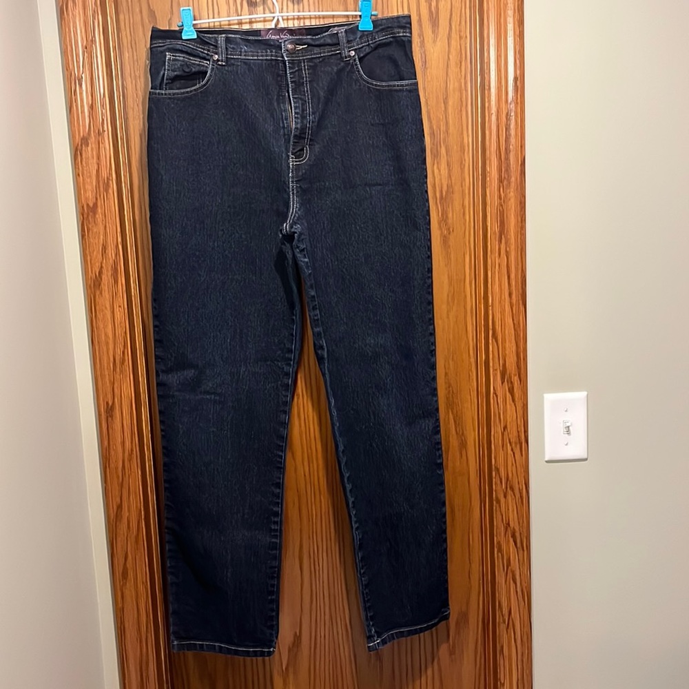 Gloria Vanderbilt, size 14, dark blue denim jeans.
